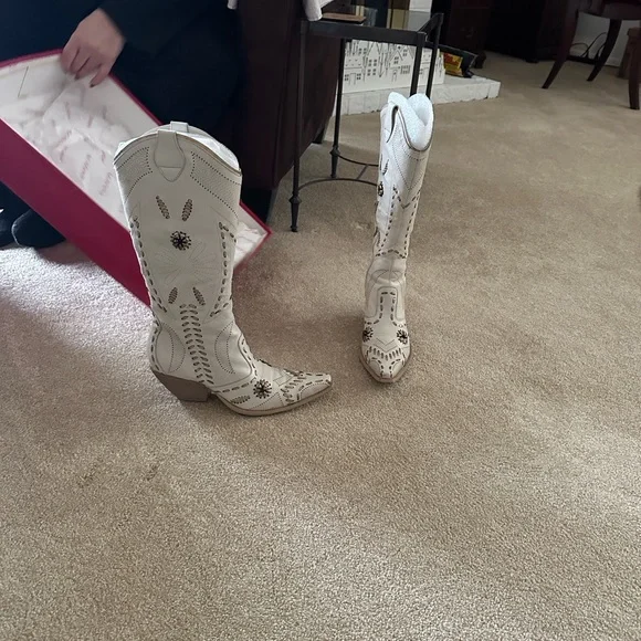 Women's White Embroidered Western Boots - Picture 11 of 11